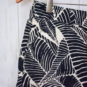 LOFT Shorts - LOFT Black Banana Leaf Print Shorts P01 LOFT Shorts - LOFT Black Banana Leaf Print Shorts P01